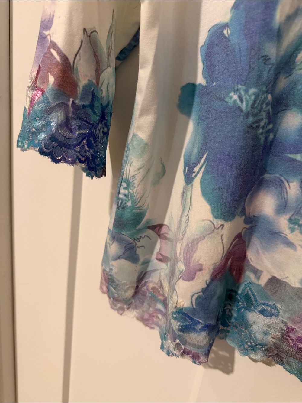 NWT Women’s Floral Scoop Neck Top - White with Blue & Purple Print - Picture 4 of 4